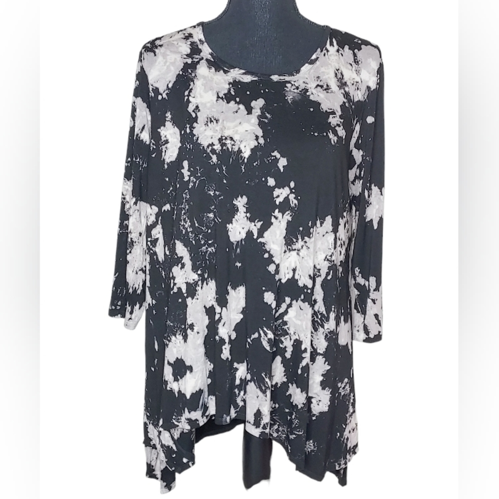 T Party Fashion Storm Cosmos Sharkbite 3/4 Sleeve Tunic Size Small NWT NEW